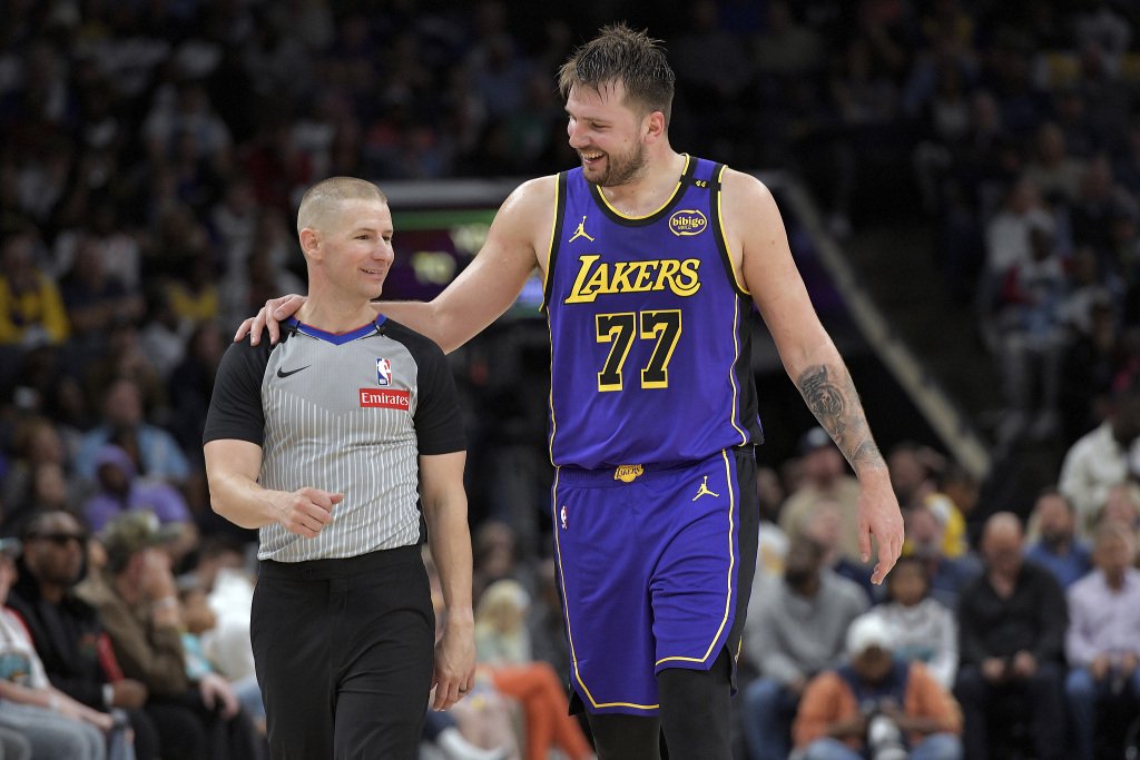 九游体育-关于东契奇在阿森纳比赛中高光表现，比分优势明显引发热议！的信息